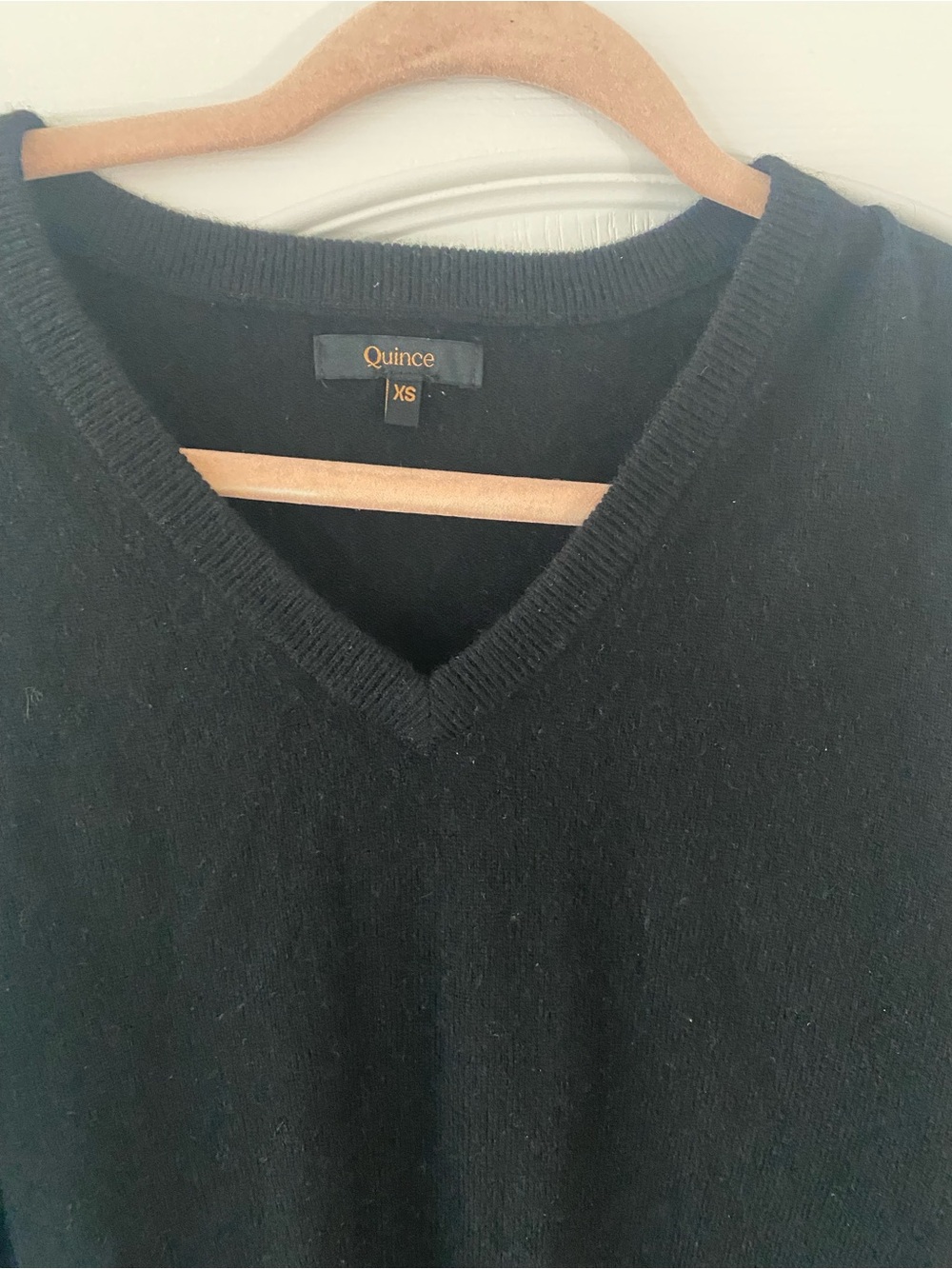 Quince Black V-Neck 100% Cashmere Women's Sweater Quiet Luxury Old Money - Picture 4 of 7